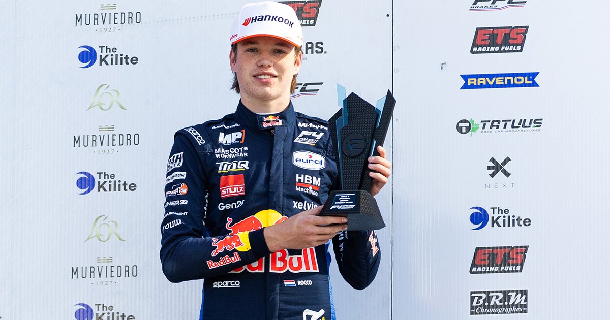 Rocco Coronel tijdens het Formule 4-kampioenschap in Navarra. Een verhaal over teamwork, leiderschap en presteren onder druk.