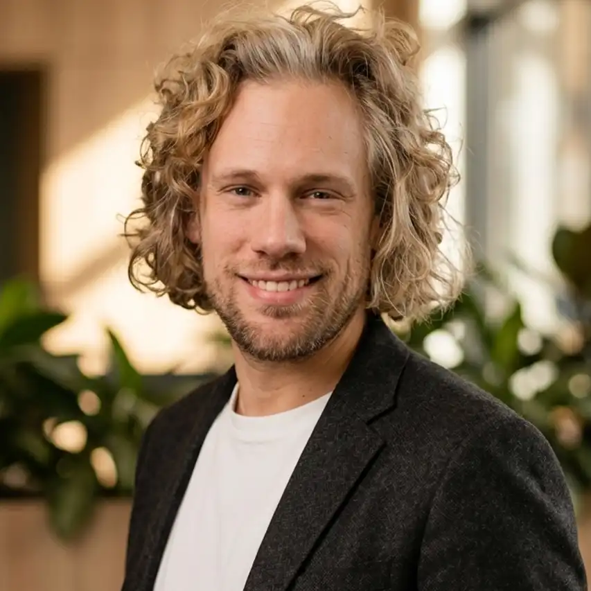Bart Boonstra, AI-expert en te boeken als spreker over kunstmatige intelligentie en automatisering.