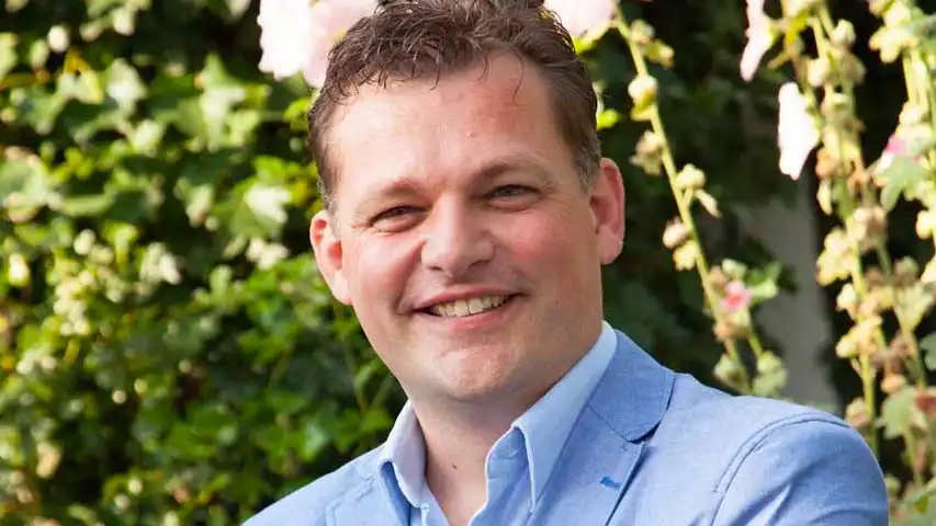 Daniel Seesink, beschikbaar als spreker over leiderschap en gedragsverandering binnen bedrijven.