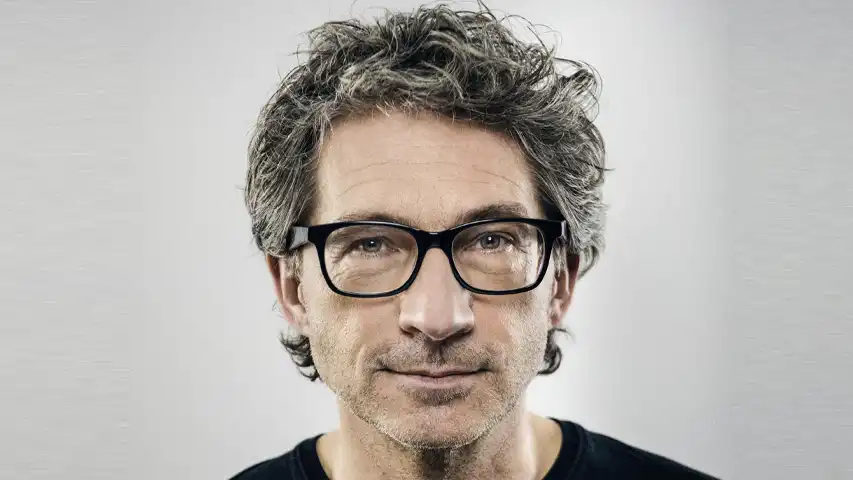 Frenk van der Linden, ervaren dagvoorzitter en meester-interviewer beschikbaar als gespreksleider voor jouw event.