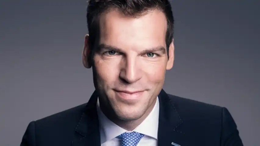 Maarten Bouwhuis - Journalistieke dagvoorzitter en scherpe debatleider voor financiële congressen