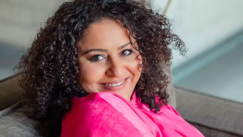 Sara Dekker, ervaren spreker en adviseur over grensoverschrijdend gedrag op het werk.