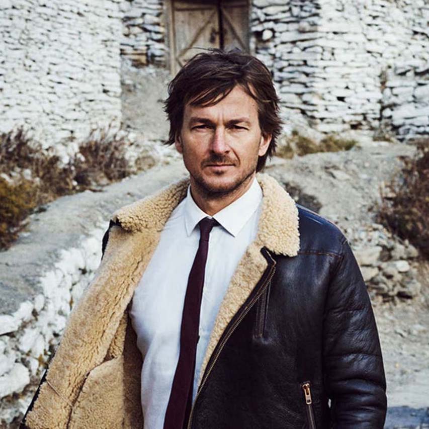 Floris van Bommel, ervaren spreker en creatief directeur beschikbaar voor lezingen over merkstrategie.