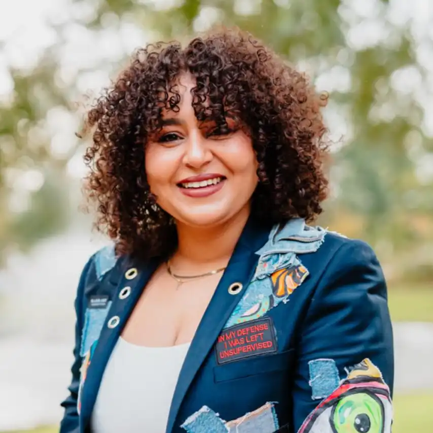 Sara Alaoui, ervaren spreker en adviseur over grensoverschrijdend gedrag op het werk.