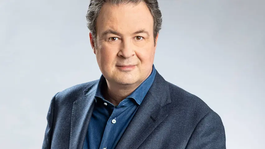 Sven Kockelmann, beschikbaar als ervaren dagvoorzitter en scherp interviewer.