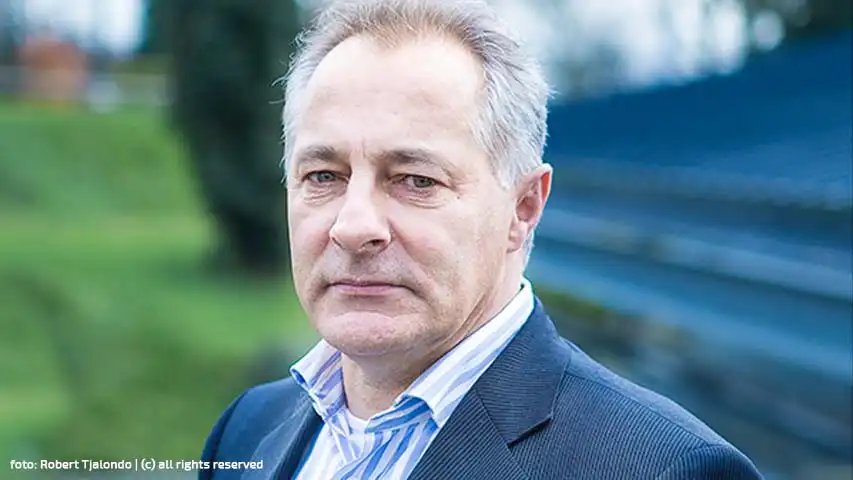 Tom van 't Hek, ervaren dagvoorzitter en scherpe gespreksleider beschikbaar als interviewer voor jouw event.