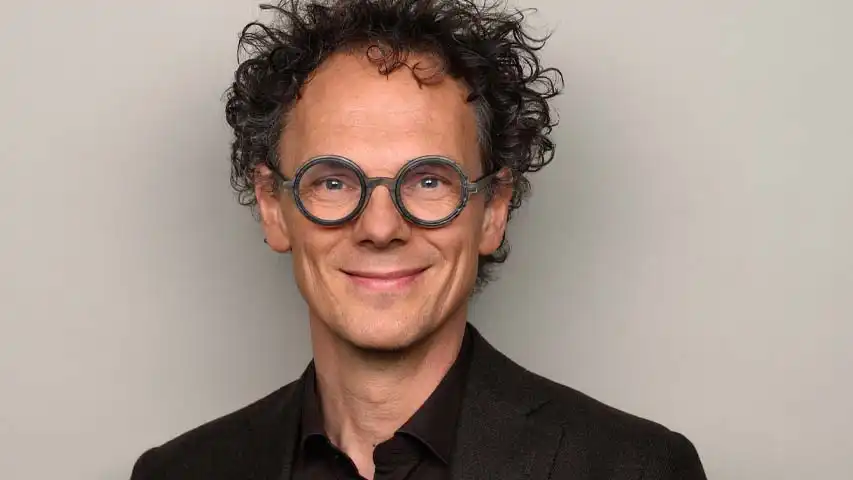 Ben van der Burg, beschikbaar als ervaren spreker voor technologische innovatie.